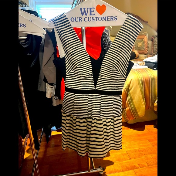 Beauty / black and white BCBG DRESS - Picture 1 of 2